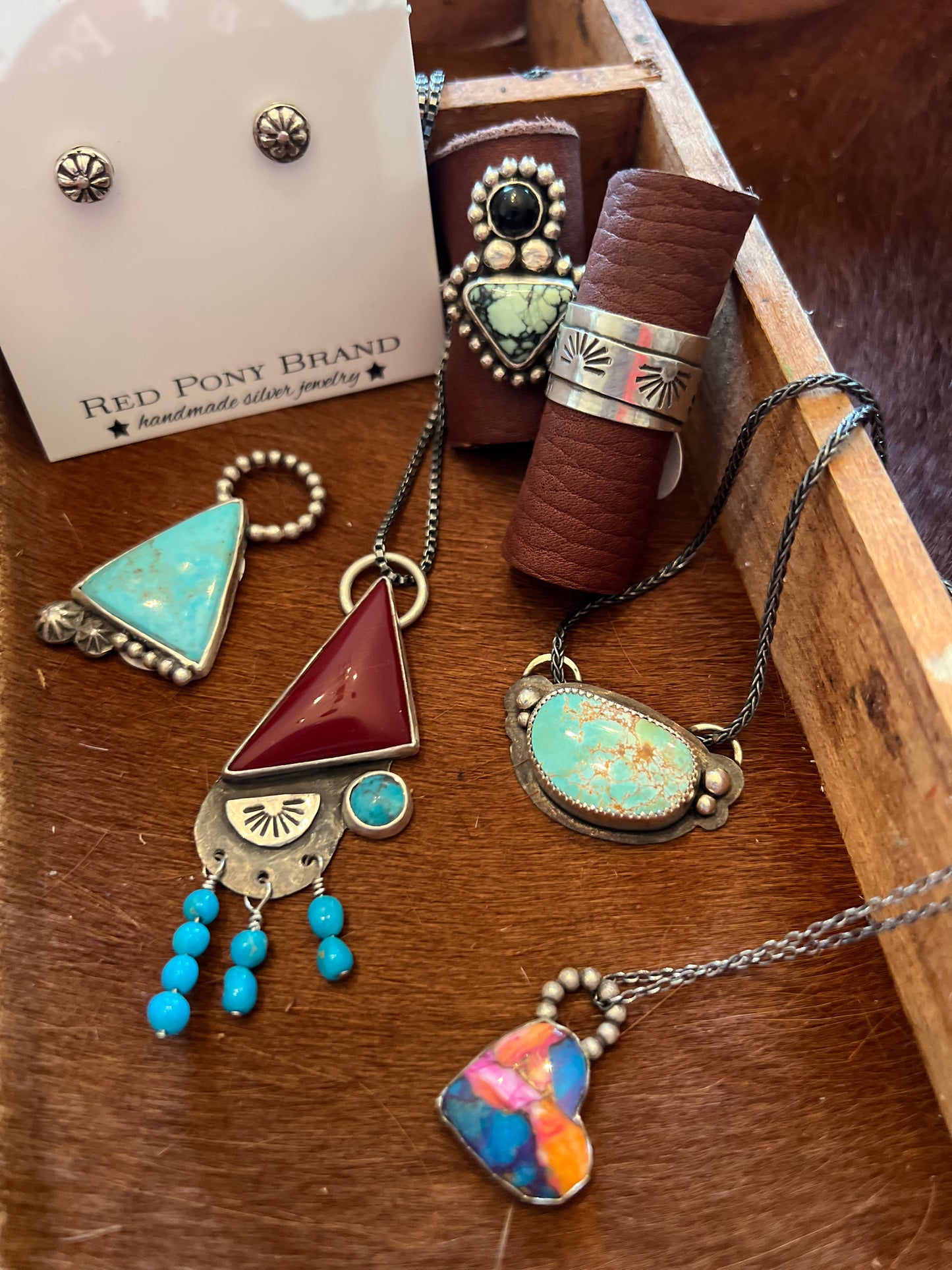 Rosarita and beads pendant necklace