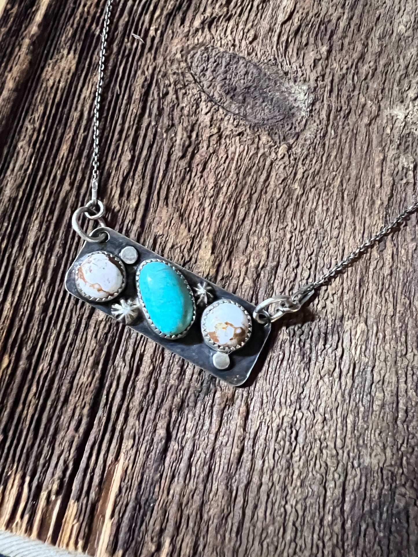 Skipping stones bar necklace