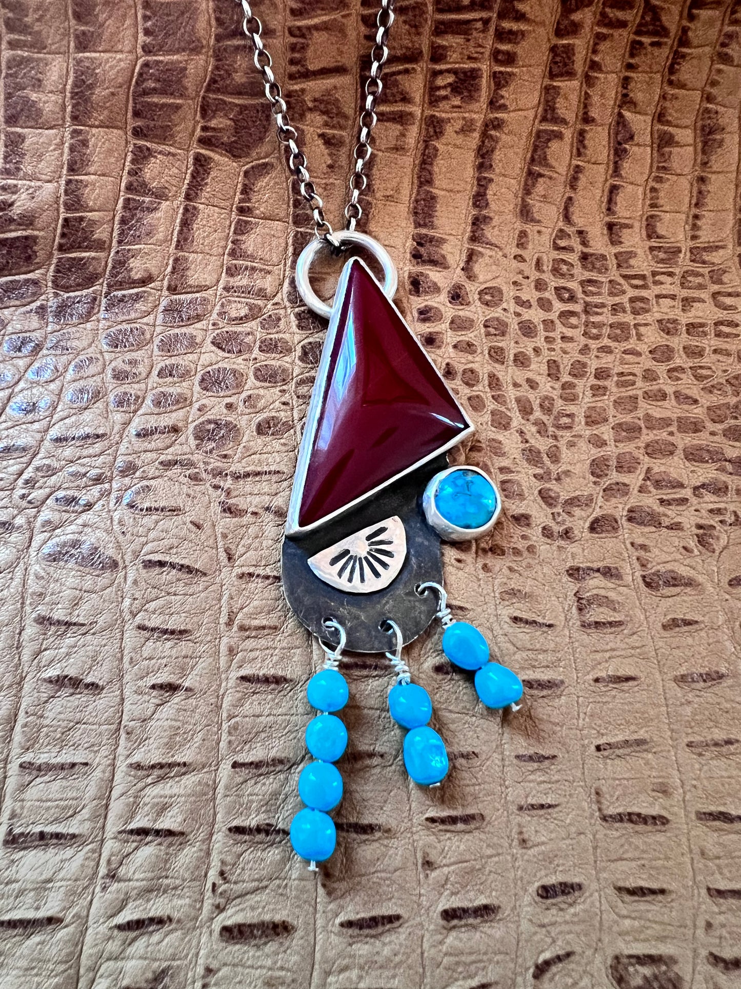 Rosarita and beads pendant necklace